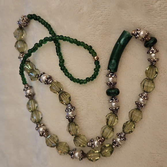 Vtg Green Acrylic Beaded Necklace - Picture 7 of 7